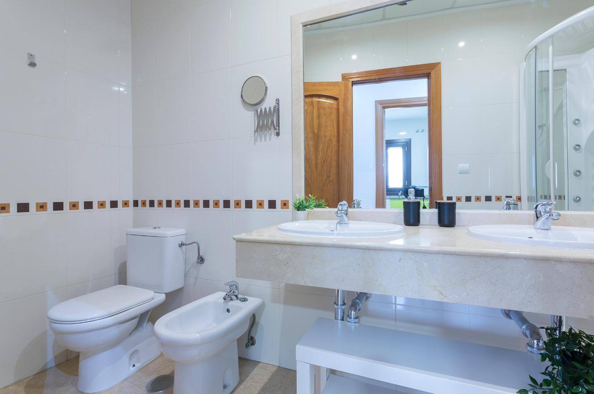 Santa Catalina Patio Andaluz 3 Rooms เซบีญา ภายนอก รูปภาพ