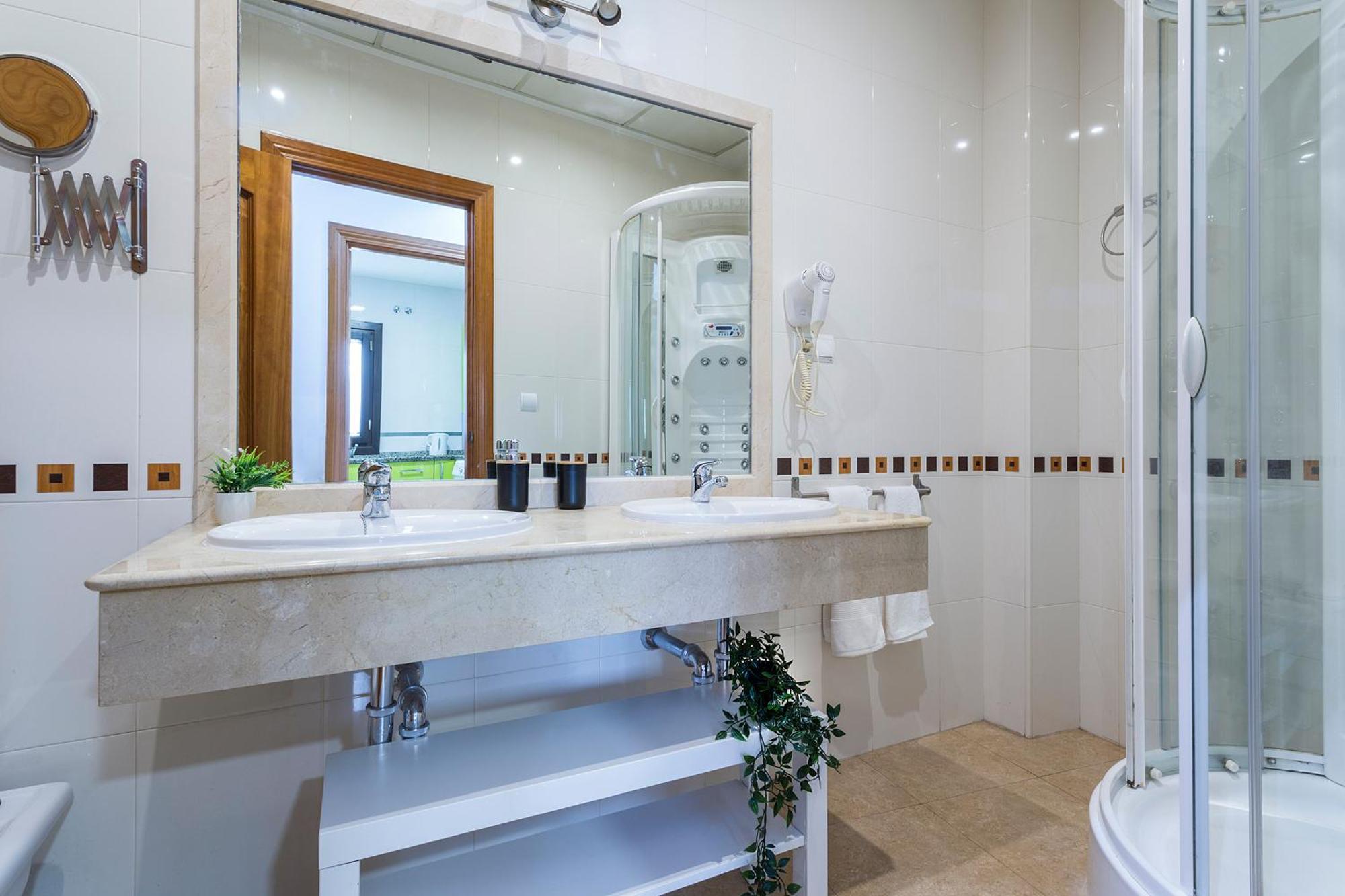 Santa Catalina Patio Andaluz 3 Rooms เซบีญา ภายนอก รูปภาพ
